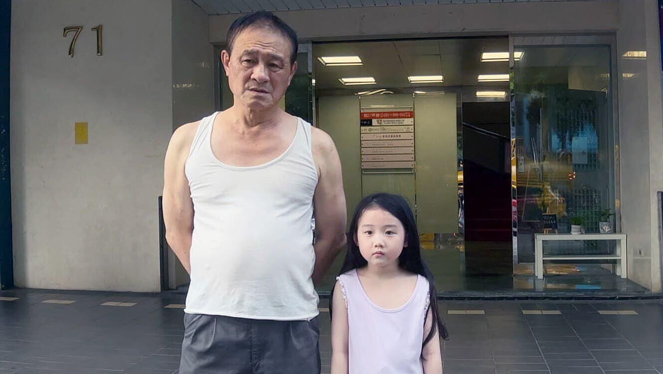 Left-Handed-Girl_st_2_jpg_sd-low