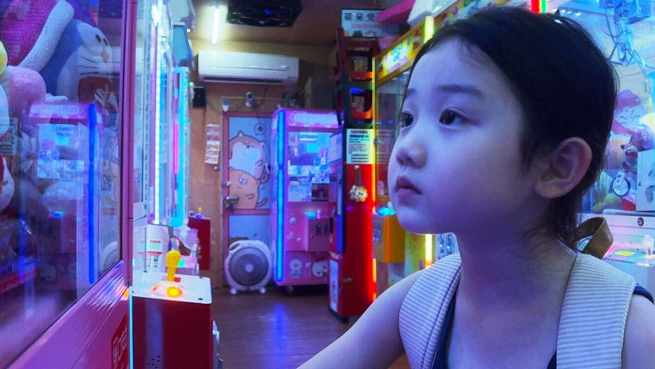 Left-Handed-Girl_st_3_jpg_sd-low