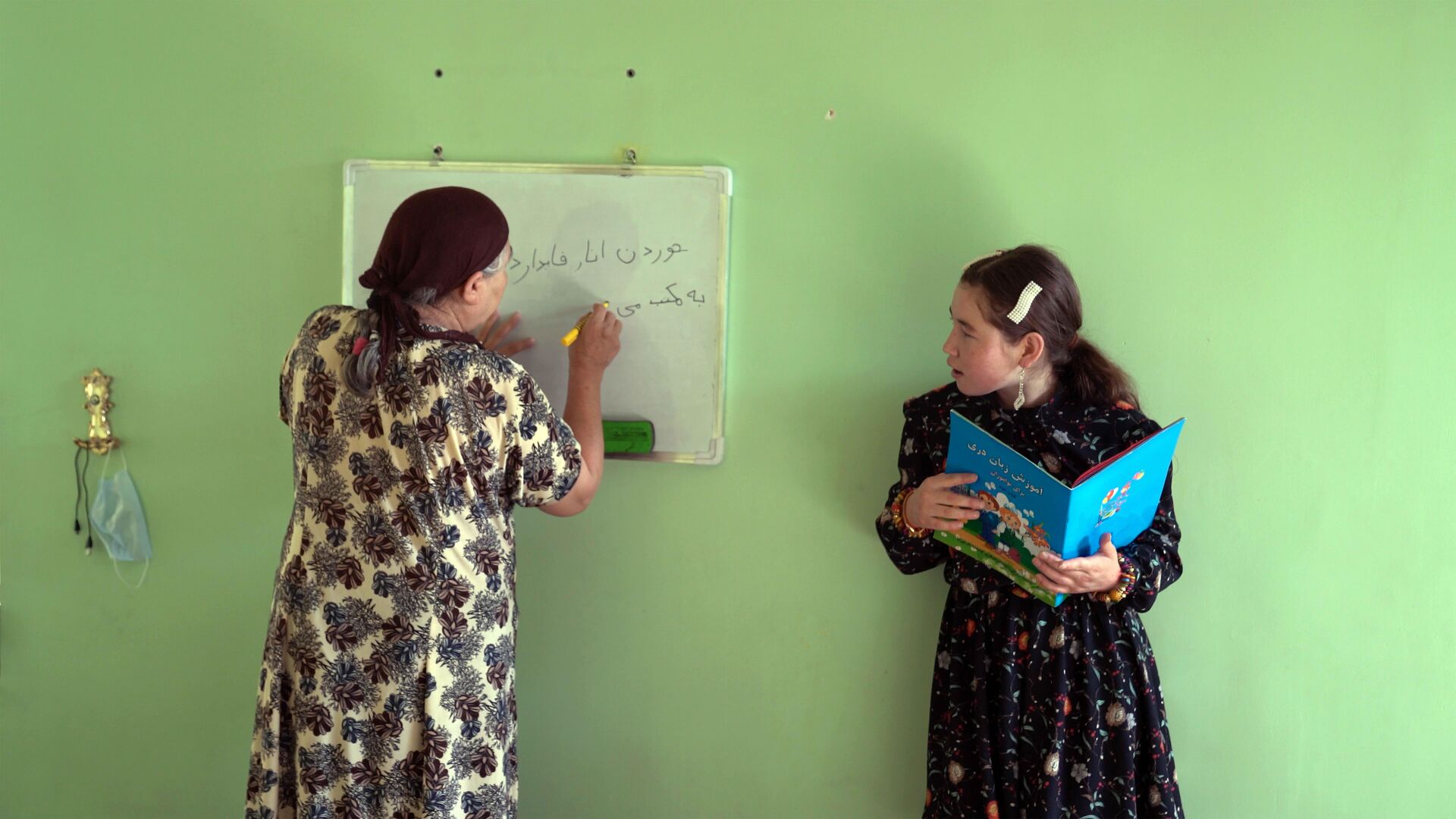 Writing-Hawa_st_1_jpg_sd-high